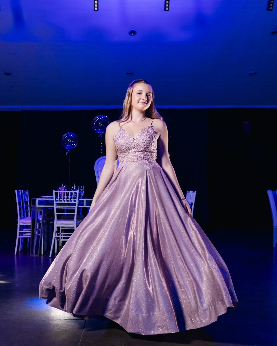 Quinceañera vestido violeta ciudad